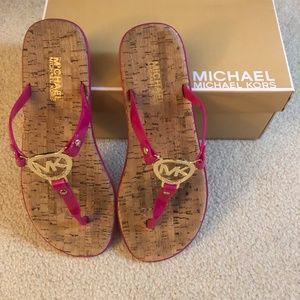 Michael Kors charm jelly flip flop Fushia size 8
